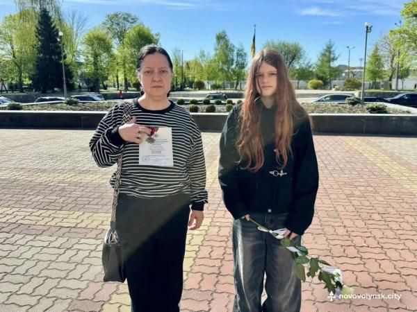 У Нововолинську родинам загиблих Героїв вручили їхні посмертні нагороди | Новини Нововолинська