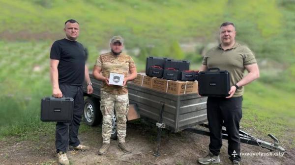 Нововолинська громада передала допомогу війську на 3 мільйони гривень: дрони, техніка та спецобладнання | Новини Нововолинська