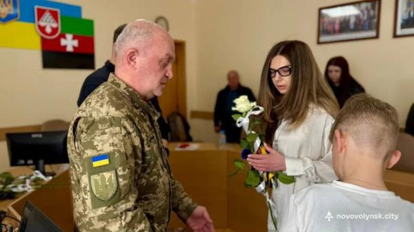 У Нововолинську родинам загиблих Героїв вручили їхні посмертні нагороди | Новини Нововолинська
