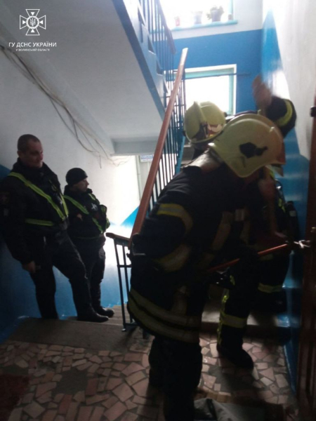 У Нововолинську та Володимирі рятувальники визволяли пенсіонерок із замкнених квартир | Новини Нововолинська