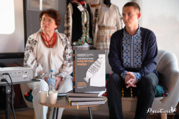 У Нововолинську відбулася презентація книги «Над Бугом рікою. Традиційний народний одяг західної Волині» | Новини Нововолинська У Нововолинську відбулася презентація книги «Над Бугом рікою. Традиційний народний одяг західної Волині» | Новини Нововолинська