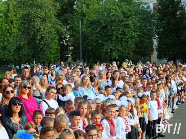 У ліцеях Нововолинська пролунав перший дзвоник | Новини Нововолинська