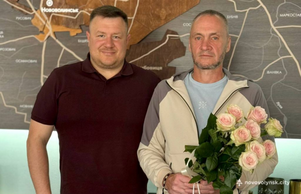У Нововолинську зустріли Захисника, який майже два роки пробув у російському полоні | Новини Нововолинська У Нововолинську зустріли Захисника, який майже два роки пробув у російському полоні | Новини Нововолинська