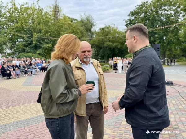 Вшанували Героїв: родинам загиблих воїнів вручили звання «Почесний громадянин Нововолинської громади» | Новини Нововолинська Вшанували Героїв: родинам загиблих воїнів вручили звання «Почесний громадянин Нововолинської громади» | Новини Нововолинська