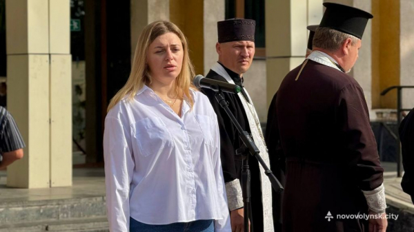 У Нововолинську вшанували пам’ять військових і цивільних, які загинули в полоні | Новини Нововолинська У Нововолинську вшанували пам’ять військових і цивільних, які загинули в полоні | Новини Нововолинська