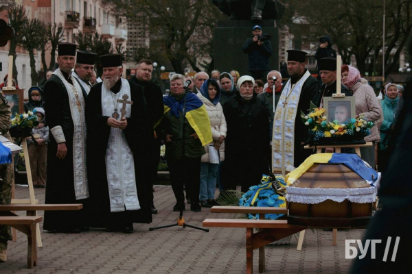 Нововолинськ зустрів двох Героїв Романа Тивонюка та Володимира Дацюка, які віддали своє життя за Україну | Новини Нововолинська