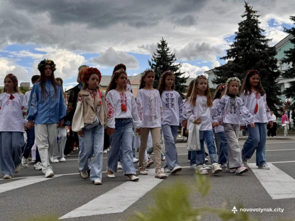 До Дня Незалежності у Нововолинську відбулася традиційна хода у вишиванках | Новини Нововолинська До Дня Незалежності у Нововолинську відбулася традиційна хода у вишиванках | Новини Нововолинська