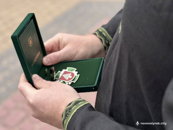 Вшанували Героїв: родинам загиблих воїнів вручили звання «Почесний громадянин Нововолинської громади» | Новини Нововолинська Вшанували Героїв: родинам загиблих воїнів вручили звання «Почесний громадянин Нововолинської громади» | Новини Нововолинська