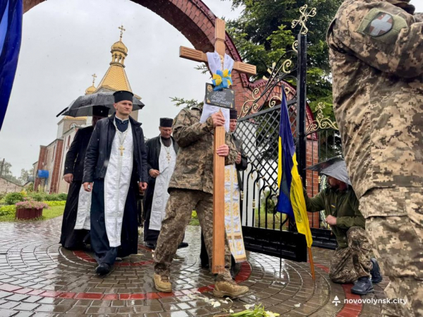 Нововолинськ попрощався з Героєм Леонідом Ткачуком | Новини Нововолинська