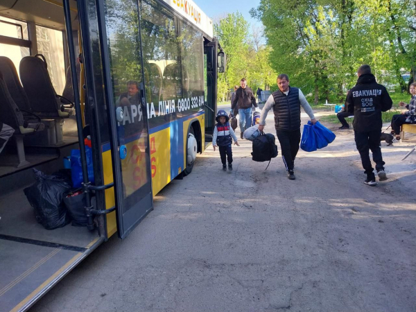 На Донеччині примусово евакуюють сім'ї з дітьми з Білозерського та ще 13 населених пунктів - 13 серпня 2025 :: Донеччина На Донеччині примусово евакуюють сім'ї з дітьми з Білозерського та ще 13 населених пунктів - 13 серпня 2025 :: Донеччина