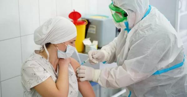 В Украине официально ввели бустерную дозу: кому, когда и какой вакциной сделают третью прививку - Короновирус