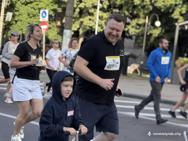 Нововолинська громада долучилась до всеукраїнського забігу «Шаную воїнів, біжу за героїв України» | Новини Нововолинська