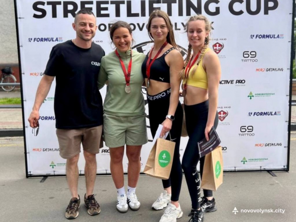 Залізна воля і підтримка фронту: у Нововолинську провели стритліфтинг-турнір | Новини Нововолинська