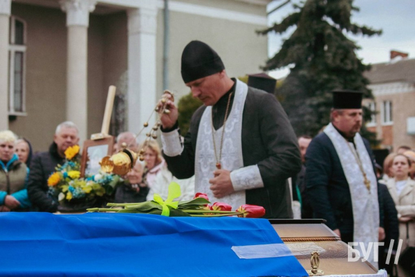 Нововолинськ зустрів двох Героїв Романа Тивонюка та Володимира Дацюка, які віддали своє життя за Україну | Новини Нововолинська