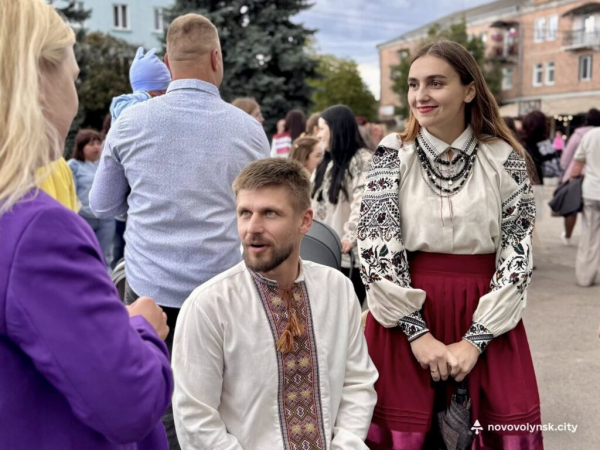 До Дня Незалежності у Нововолинську відбулася традиційна хода у вишиванках | Новини Нововолинська До Дня Незалежності у Нововолинську відбулася традиційна хода у вишиванках | Новини Нововолинська