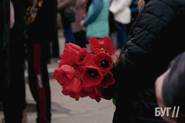 Нововолинськ зустрів двох Героїв Романа Тивонюка та Володимира Дацюка, які віддали своє життя за Україну | Новини Нововолинська