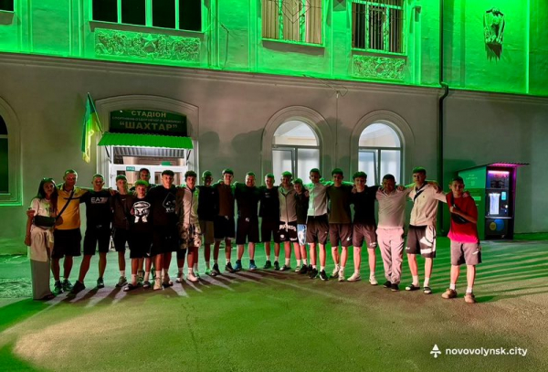 Нововолинські футболісти вирушили на спортивні збори до Словаччини | Новини Нововолинська