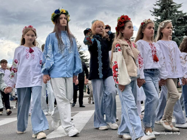 До Дня Незалежності у Нововолинську відбулася традиційна хода у вишиванках | Новини Нововолинська До Дня Незалежності у Нововолинську відбулася традиційна хода у вишиванках | Новини Нововолинська