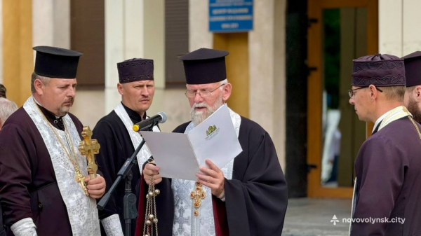 У Нововолинську вшанували пам’ять військових і цивільних, які загинули в полоні | Новини Нововолинська У Нововолинську вшанували пам’ять військових і цивільних, які загинули в полоні | Новини Нововолинська