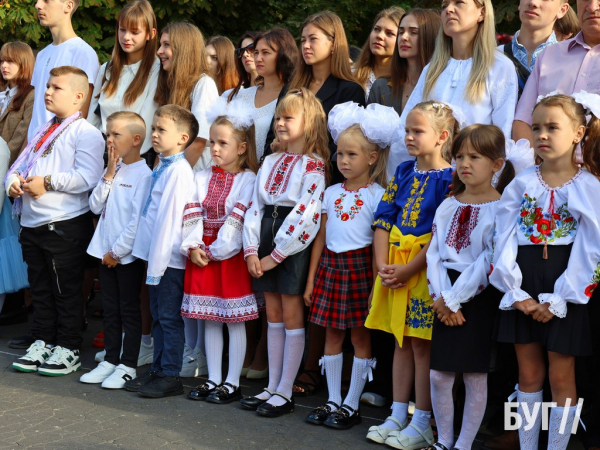 У ліцеях Нововолинська пролунав перший дзвоник | Новини Нововолинська