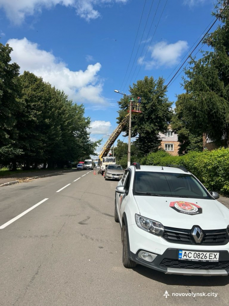 У Нововолинську водіїв просять не залишати авто вздовж узбіччя: розпочали ремонтні роботи | Новини Нововолинська У Нововолинську водіїв просять не залишати авто вздовж узбіччя: розпочали ремонтні роботи | Новини Нововолинська