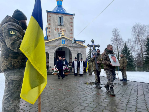 Мешканці Нововолинської громади попрощалися із загиблим Героєм Геннадієм Абрамчуком | Новини Нововолинська