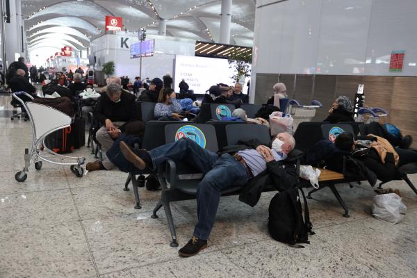 Консул заявил, что 250 человек ожидают рейс в Украину в аэропорту Стамбула - Проишествия