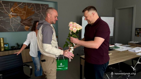 У Нововолинську зустріли Захисника, який майже два роки пробув у російському полоні | Новини Нововолинська У Нововолинську зустріли Захисника, який майже два роки пробув у російському полоні | Новини Нововолинська