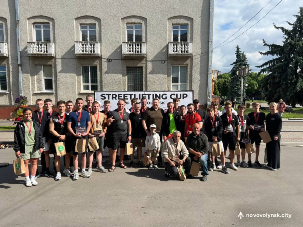 Залізна воля і підтримка фронту: у Нововолинську провели стритліфтинг-турнір | Новини Нововолинська