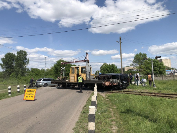 У Нововолинську на залізничному переїзді автомобіль зіштовхнулася з дрезиною: постраждала дитина | Новини Нововолинська