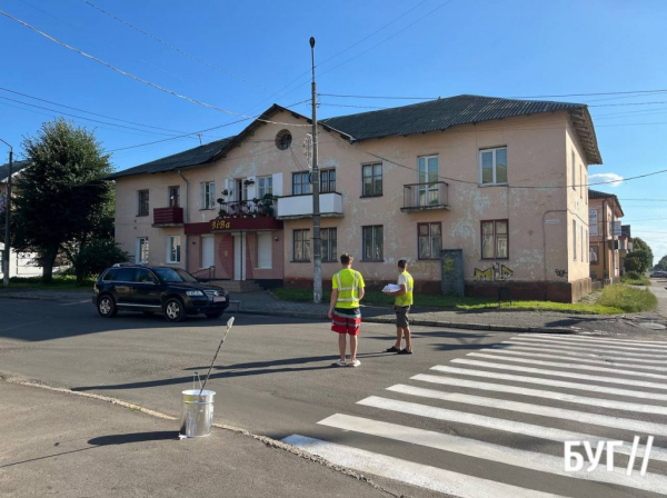 Фото дня: у Нововолинську наносять нову дорожню розмітку | Новини Нововолинська