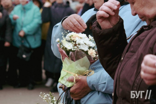 Нововолинськ зустрів двох Героїв Романа Тивонюка та Володимира Дацюка, які віддали своє життя за Україну | Новини Нововолинська