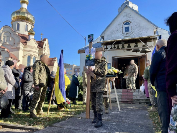 Нововолинська громада попрощалася з полеглим Героєм Юрієм Ковальчуком | Новини Нововолинська