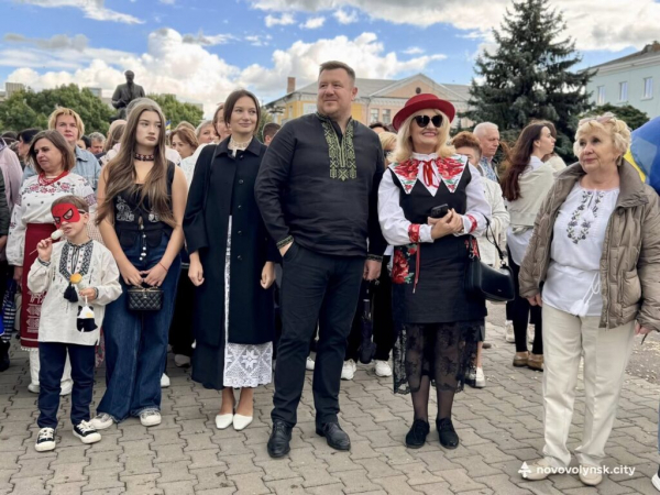До Дня Незалежності у Нововолинську відбулася традиційна хода у вишиванках | Новини Нововолинська До Дня Незалежності у Нововолинську відбулася традиційна хода у вишиванках | Новини Нововолинська