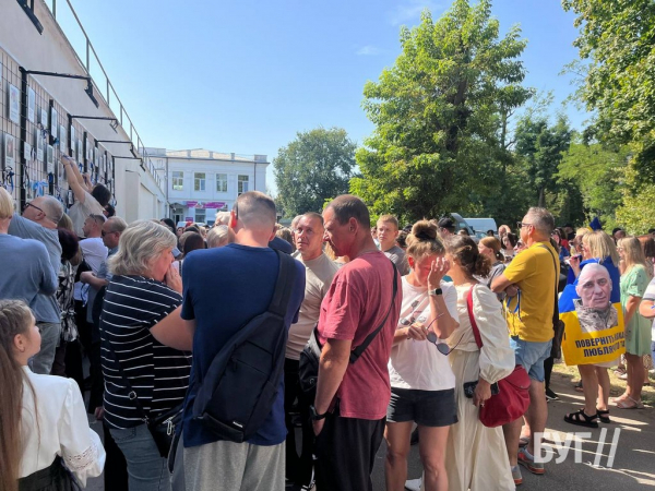 У Нововолинську відбувся автопробіг та мирна акція на підтримку Захисників | Новини Нововолинська