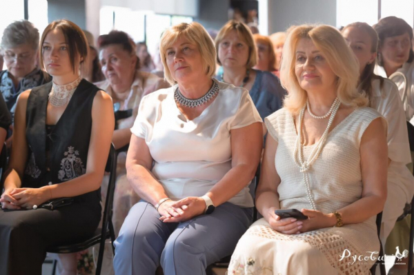 У Нововолинську відбулася презентація книги «Над Бугом рікою. Традиційний народний одяг західної Волині» | Новини Нововолинська У Нововолинську відбулася презентація книги «Над Бугом рікою. Традиційний народний одяг західної Волині» | Новини Нововолинська