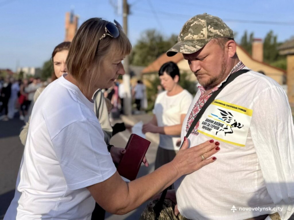 Нововолинська громада долучилась до всеукраїнського забігу «Шаную воїнів, біжу за героїв України» | Новини Нововолинська