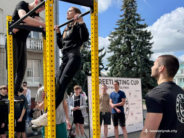Залізна воля і підтримка фронту: у Нововолинську провели стритліфтинг-турнір | Новини Нововолинська