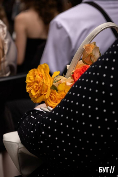 Випускники Нововолинських ліцеїв отримали свідоцтва з відзнакою: фоторепортаж | Новини Нововолинська