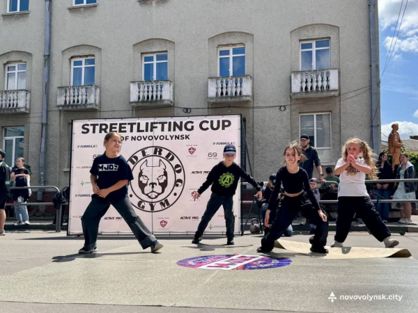 Залізна воля і підтримка фронту: у Нововолинську провели стритліфтинг-турнір | Новини Нововолинська