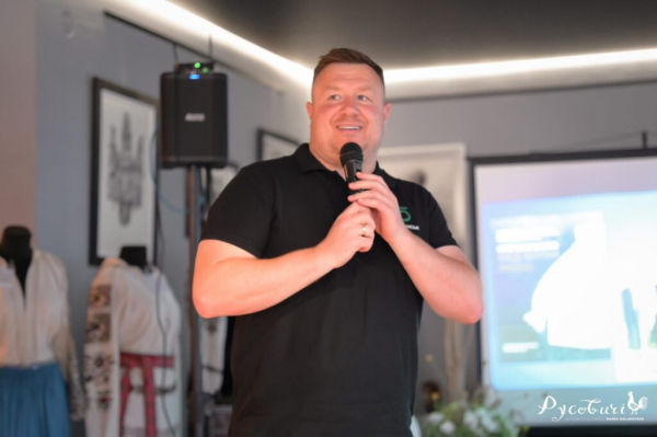 У Нововолинську відбулася презентація книги «Над Бугом рікою. Традиційний народний одяг західної Волині» | Новини Нововолинська У Нововолинську відбулася презентація книги «Над Бугом рікою. Традиційний народний одяг західної Волині» | Новини Нововолинська