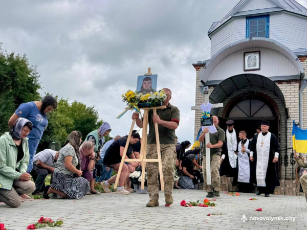 У Нововолинську попрощалися з полеглим Героєм Дмитром Потураєм | Новини Нововолинська У Нововолинську попрощалися з полеглим Героєм Дмитром Потураєм | Новини Нововолинська