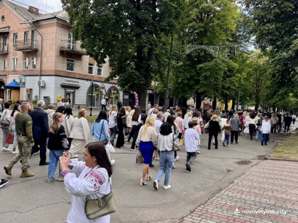 До Дня Незалежності у Нововолинську відбулася традиційна хода у вишиванках | Новини Нововолинська До Дня Незалежності у Нововолинську відбулася традиційна хода у вишиванках | Новини Нововолинська