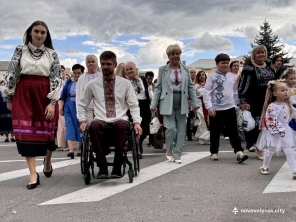 До Дня Незалежності у Нововолинську відбулася традиційна хода у вишиванках | Новини Нововолинська До Дня Незалежності у Нововолинську відбулася традиційна хода у вишиванках | Новини Нововолинська